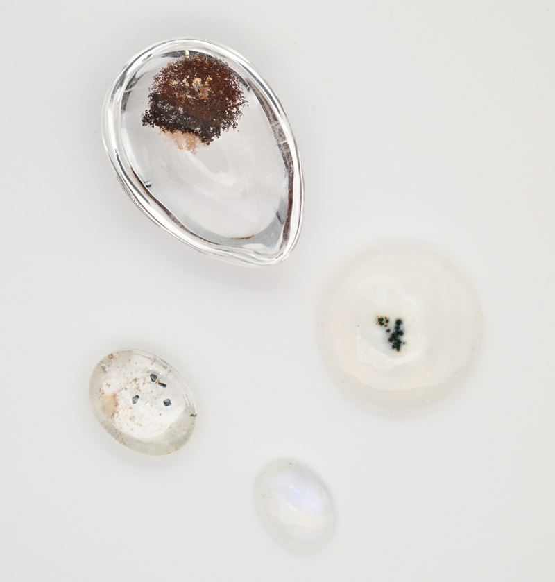 Quarzi incolori (Cristallo di Rocca), set di quattro cabochon ovali e a goccia