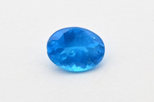Una apatite neon in taglio ovale