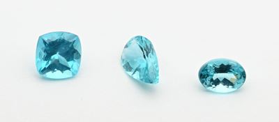 Lotto di 3 apatiti in taglio ovale, cuscino e goccia, ct. 3,71