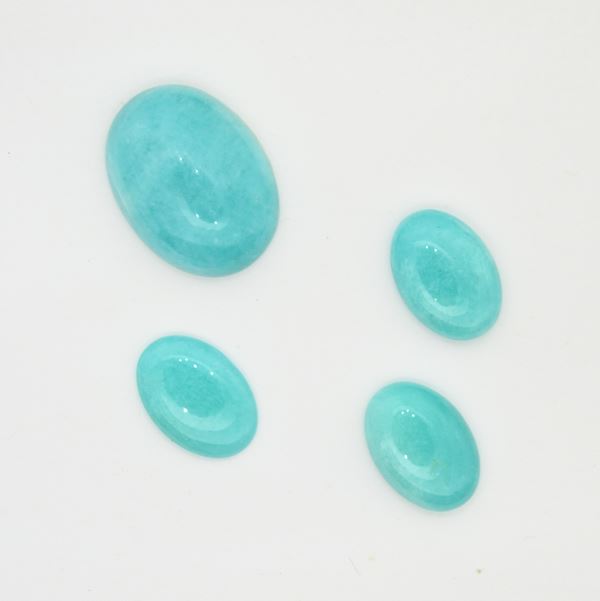 Lotto di 4 amazoniti in taglio cabochon