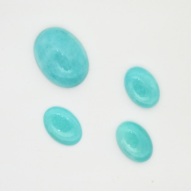 Lotto di 4 amazoniti in taglio cabochon