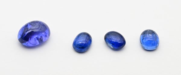 Lotto di 4 ioliti in taglio cabochon di forma ovale