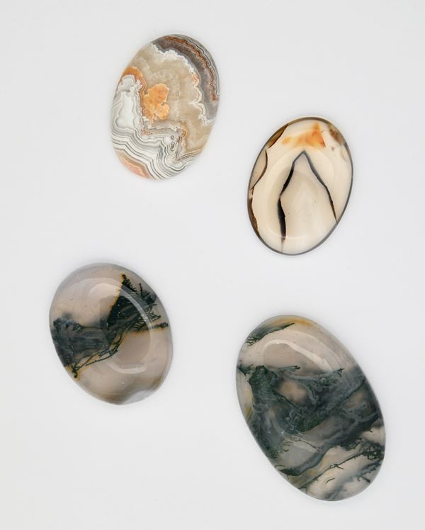 Lotto di 4 agate in taglio ovale cabochon