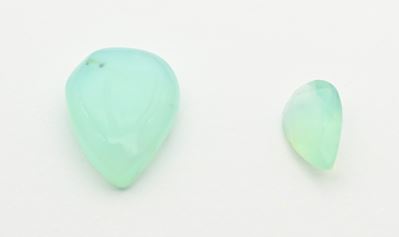 Due opali blu peruviano, taglio goccia, caratura totale 4,70 ct