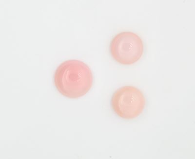 Lotto di 3 opali rosa, cabochon rotondi