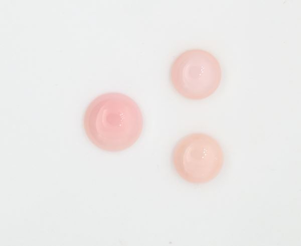 Lotto di 3 opali rosa taglio cabochon forma rotonda