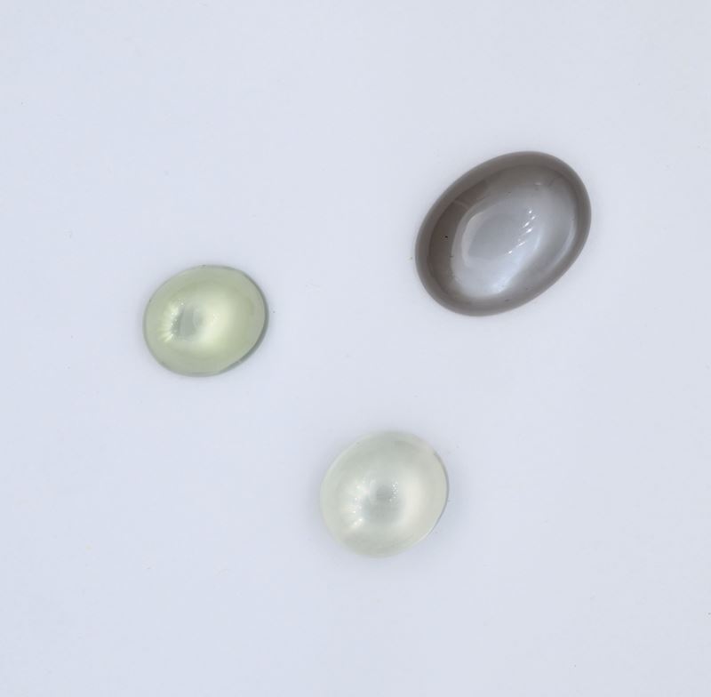 Pietre di luna, lotto di 3 cabochon