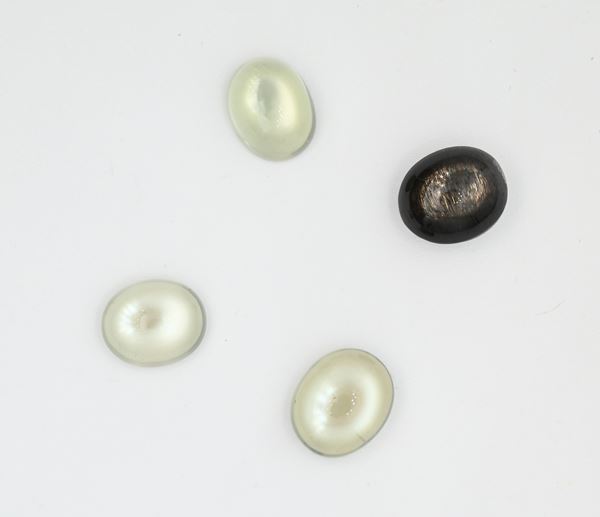 Lotto di 4 pietre di luna in taglio cabochon