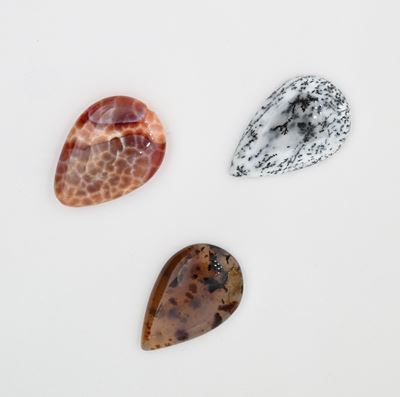 Lotto di 3 agate, taglio goccia