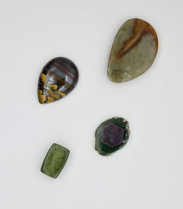Lotto di 4 fucsite, moldavite e zoisite  - Asta Asta a Tempo - Gemme di Mille Colori - Casa d'Aste Arcadia