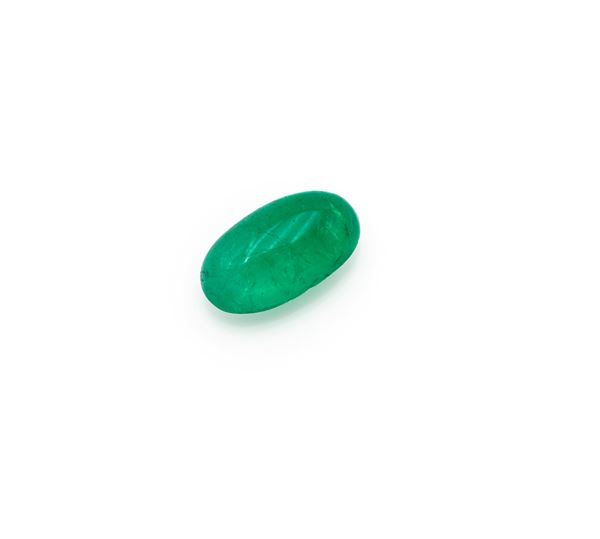 Smeraldo in taglio cabochon in forma ovale