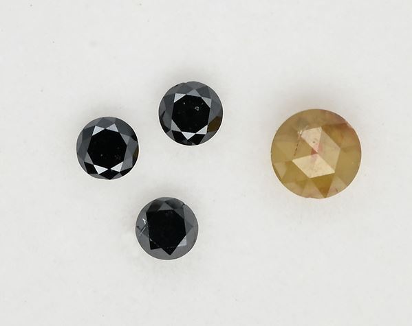 Lotto di 4 diamanti fancy color taglio rotondo brillante  - Asta Asta a Tempo - Gemme di Mille Colori - Casa d'Aste Arcadia