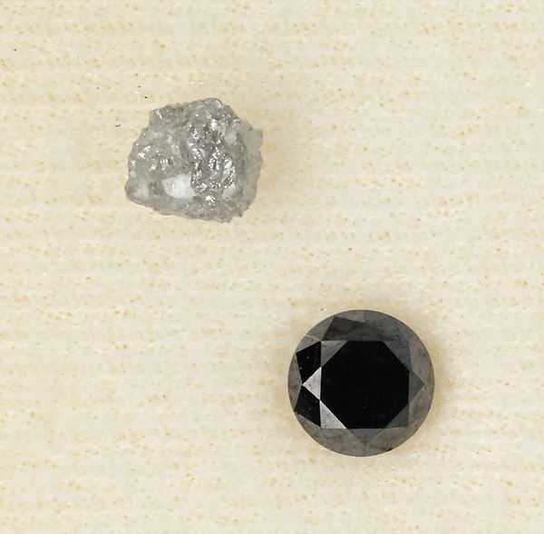 Lotto di due diamanti, uno fancy e uno grezzo
