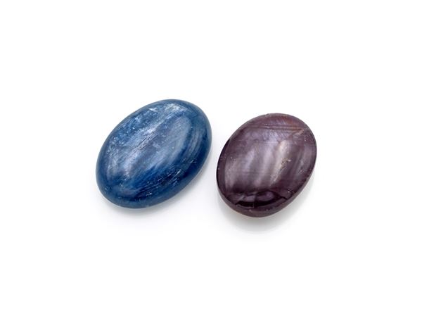 Lotto composto da uno zaffiro e un rubino asteria in taglio cabochon