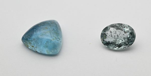 Lotto di 2 acquamarine in taglio cabochon e ovale