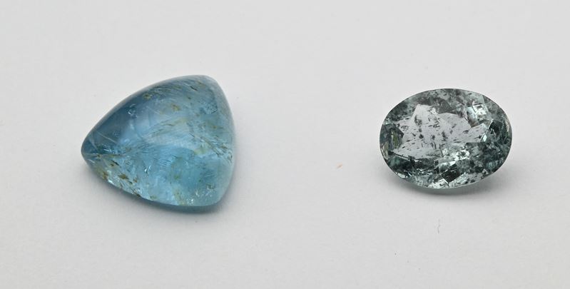Acquamarine, Lotto di 2 pietre in taglio cabochon e ovale