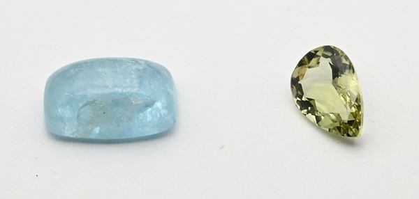 Lotto di due  acquamarine taglio goccia e taglio cuscino