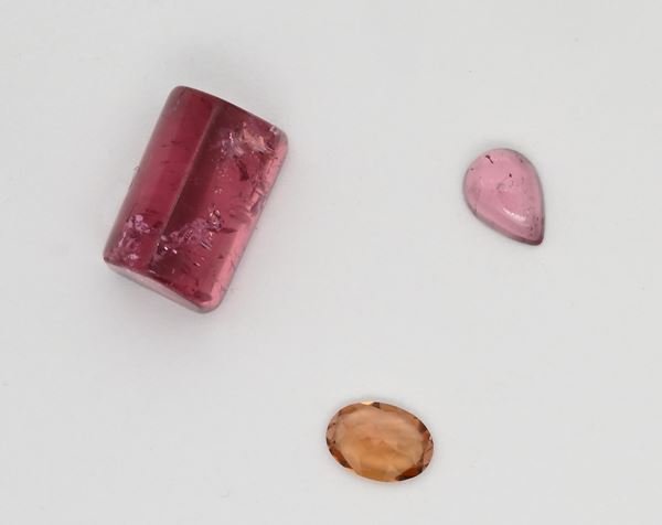 Lotto di tormaline rosa arancio taglio goccia, ovale e cuscino