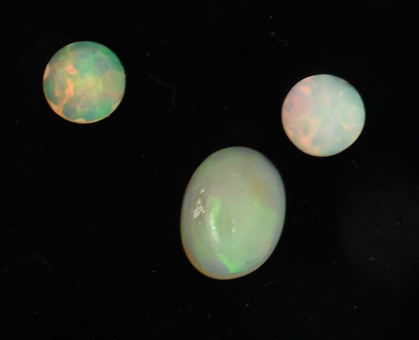 Lotto di 3 opali arlecchino australiani in taglio cabochon  - Auction Time Auction -  Gems of a Thousand Colors - Casa d'Aste Arcadia