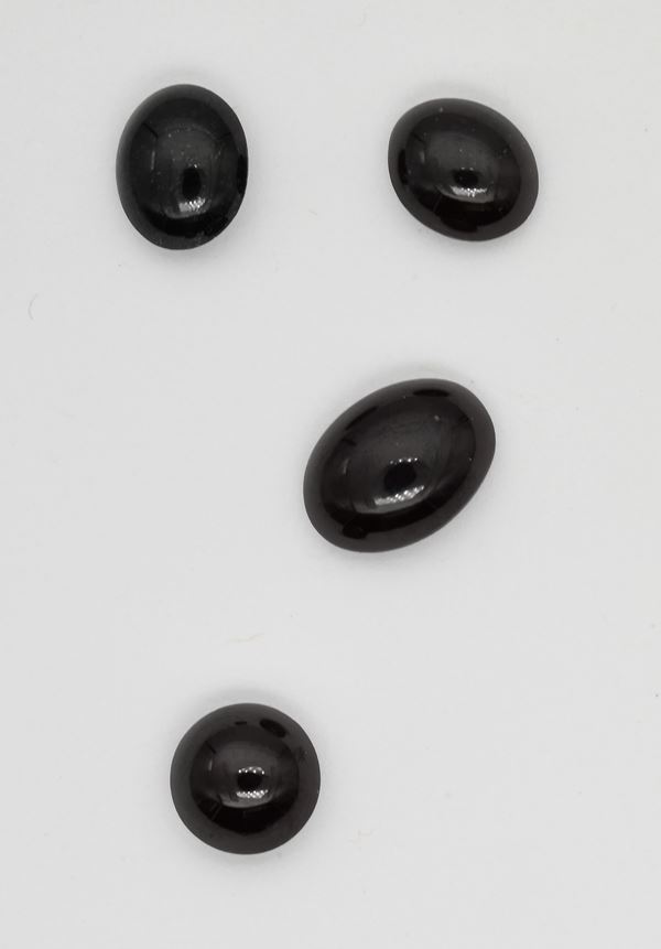 Lotto di 4 granati cabochon