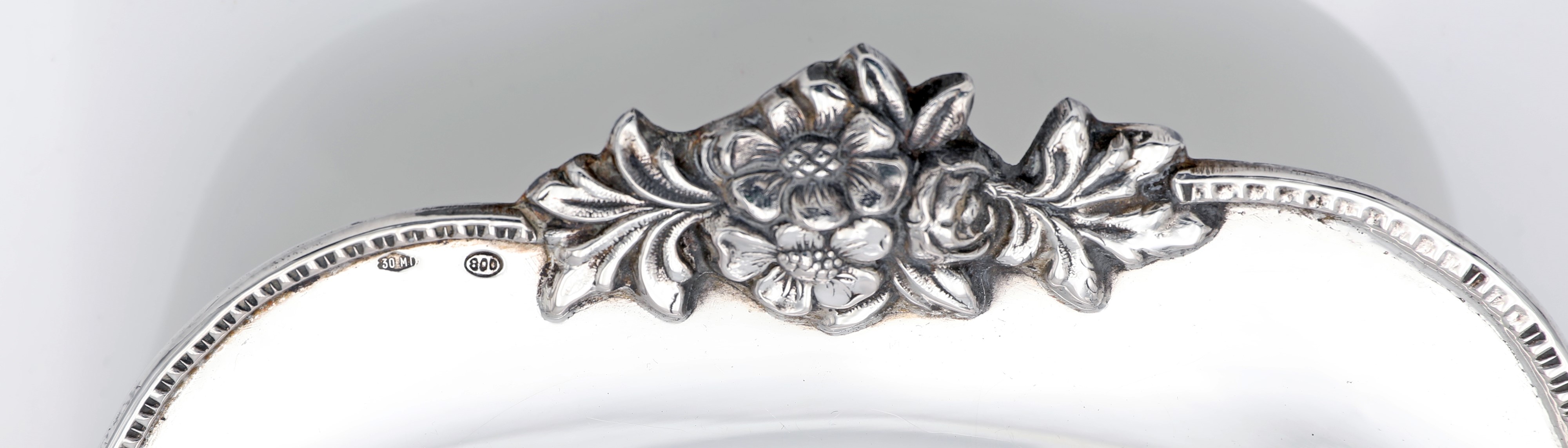 Coppia di vaschette centrotavola, argento 800/000