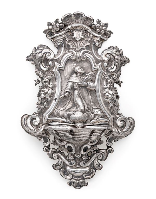 Acquasantiera in argento sbalzato con figura di San'Antonio da Padova