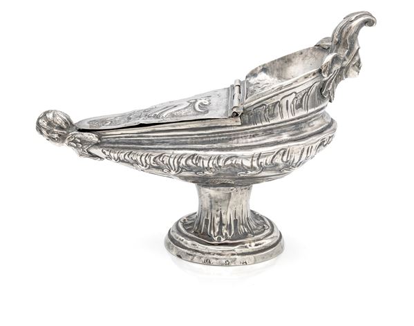 Antica navicella in argento con teste di cherubino, XVIII/XIX secolo
