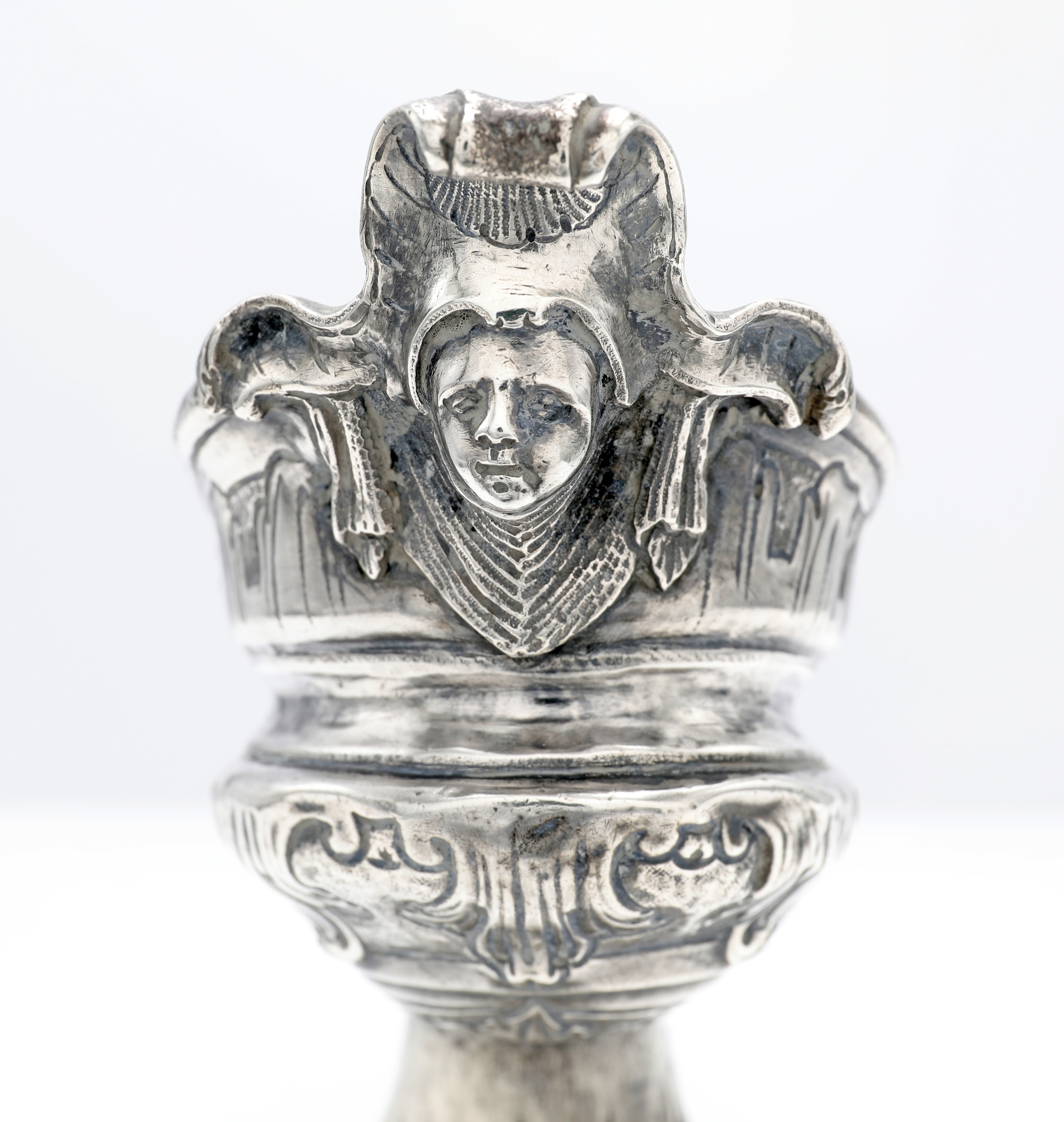 Antica navicella in argento con coperchio incernierato e teste di cherubino, XVIII/XIX secolo