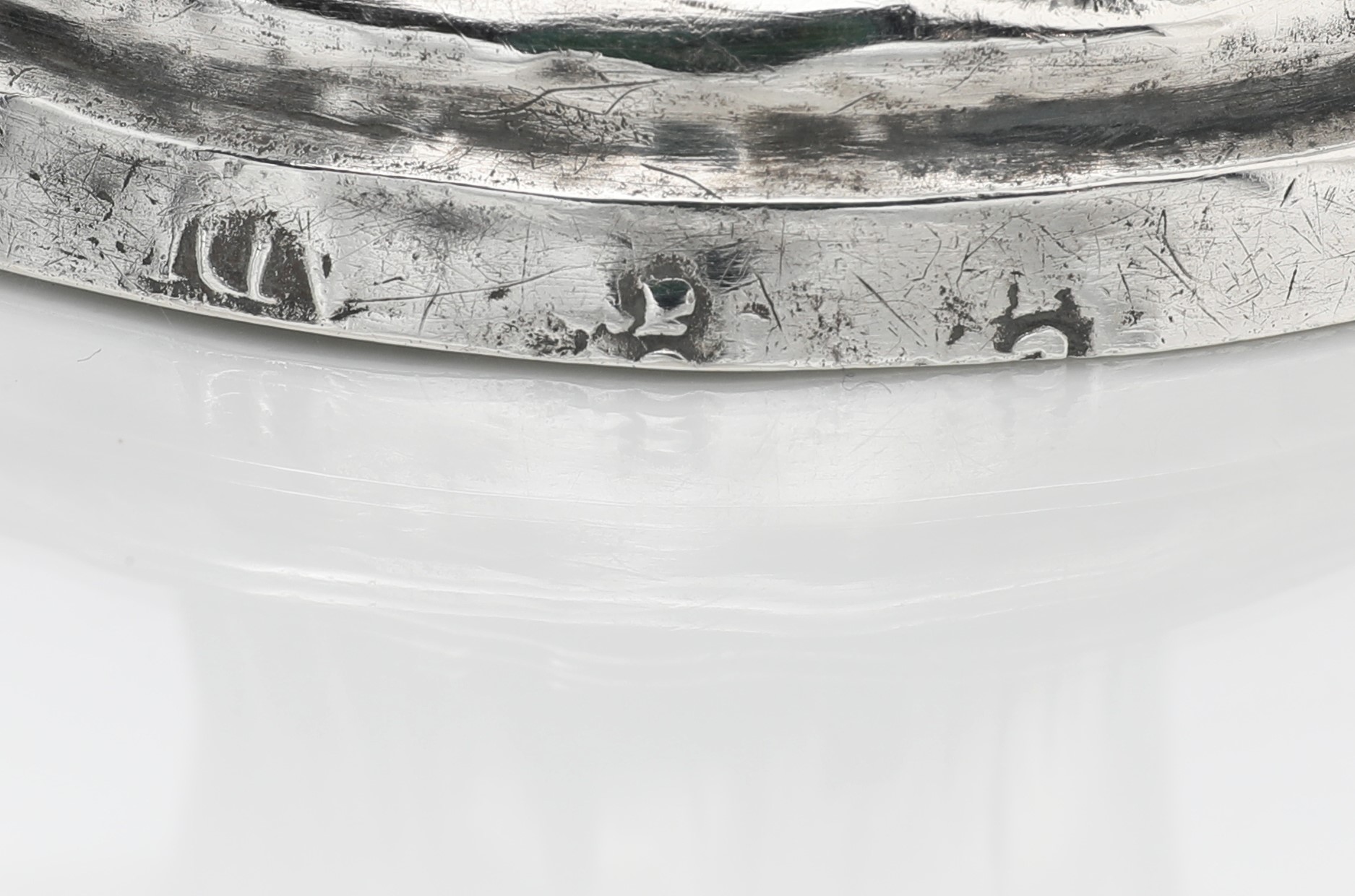 Antica navicella in argento con coperchio incernierato e teste di cherubino, XVIII/XIX secolo