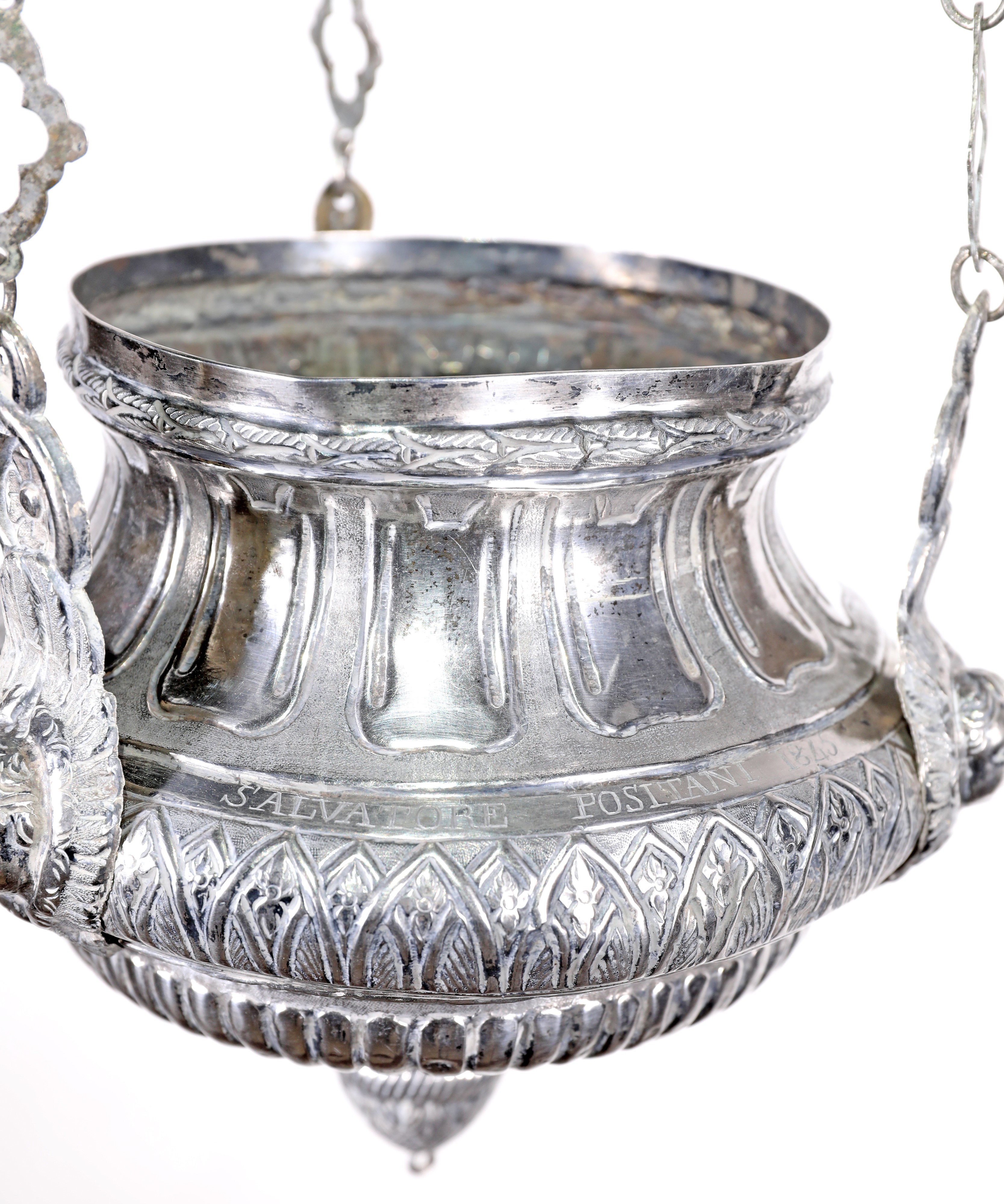 Lampada votiva, argento cesellato e traforato, decoro gotico con archetti e gigli