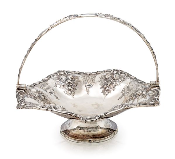 Cesto centrotavola in argento con manico, Londra, 1869