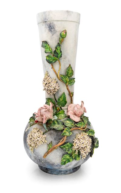 Théodore Lefront, Vaso in ceramica 'barbotine' con decorazione floreale in rilievo, inizio XX sec...