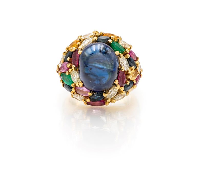 Chantecler, Anello a cupola in oro, diamanti, zaffiri, rubini e smeraldi