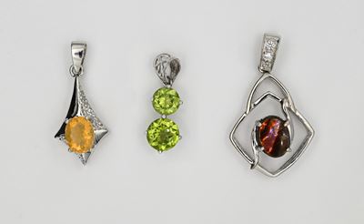 Argento 925/000, Lotto di tre pendenti con pietre semipreziose