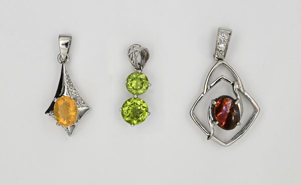 Lotto di tre pendenti in argento e pietre semipreziose  - Asta Asta a Tempo - Gemme di Mille Colori - Casa d'Aste Arcadia