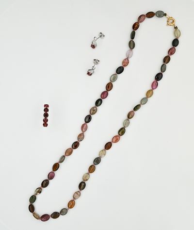 Lotto di gioielli in argento 925/000, anello, orecchini e collana con pietre semipreziose