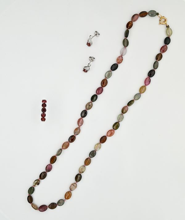 Lotto di anello, orecchini e collana in argento e pietre semipreziose
