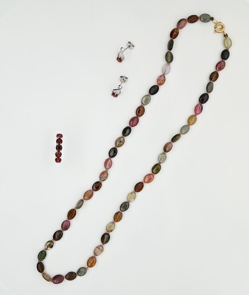 Lotto di gioielli in argento 925/000, anello, orecchini e collana con pietre semipreziose