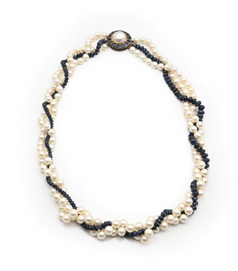 Collana in perle coltivate, zaffiri, oro e argento