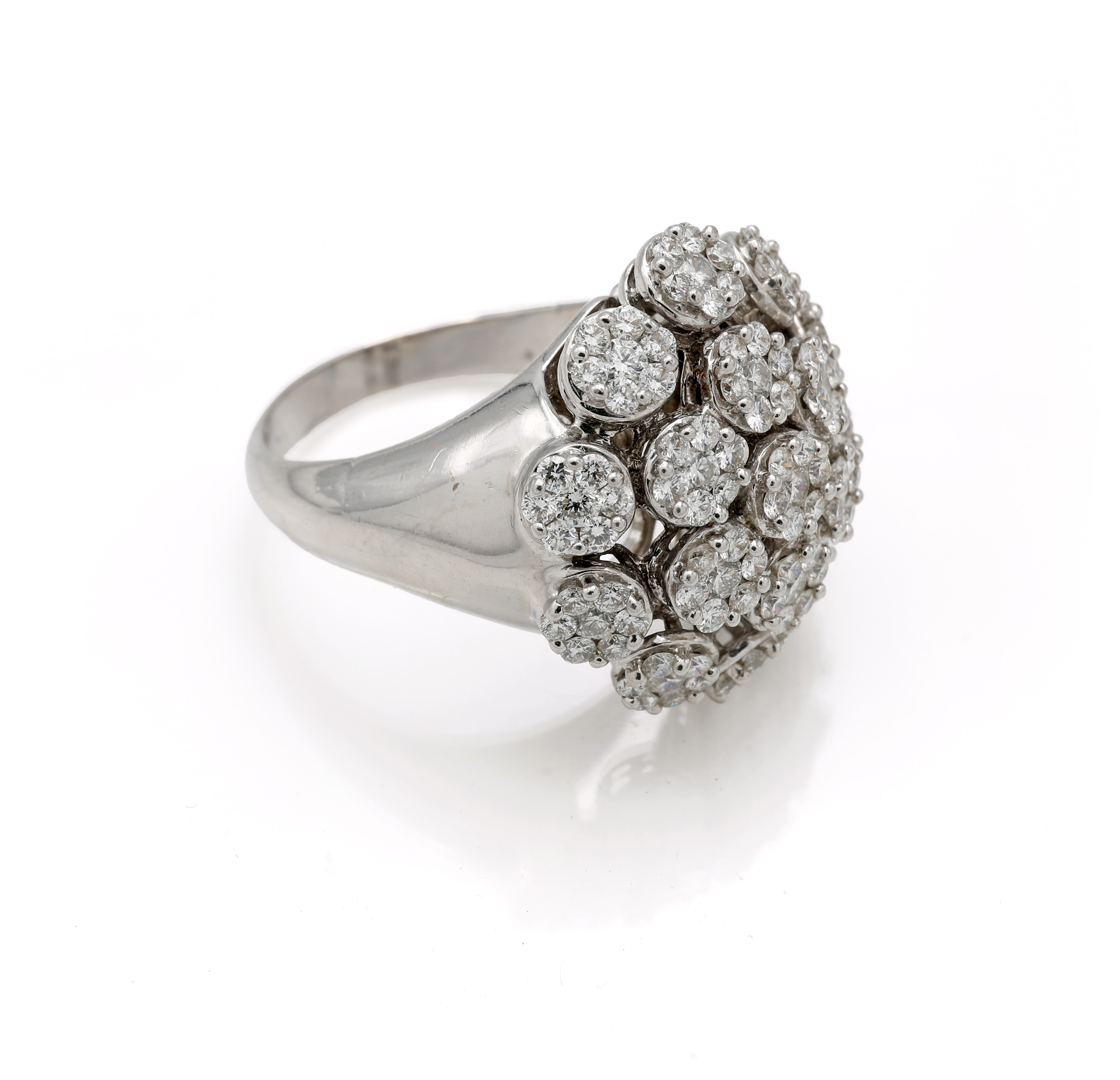 Anello a fiori in oro e brillanti