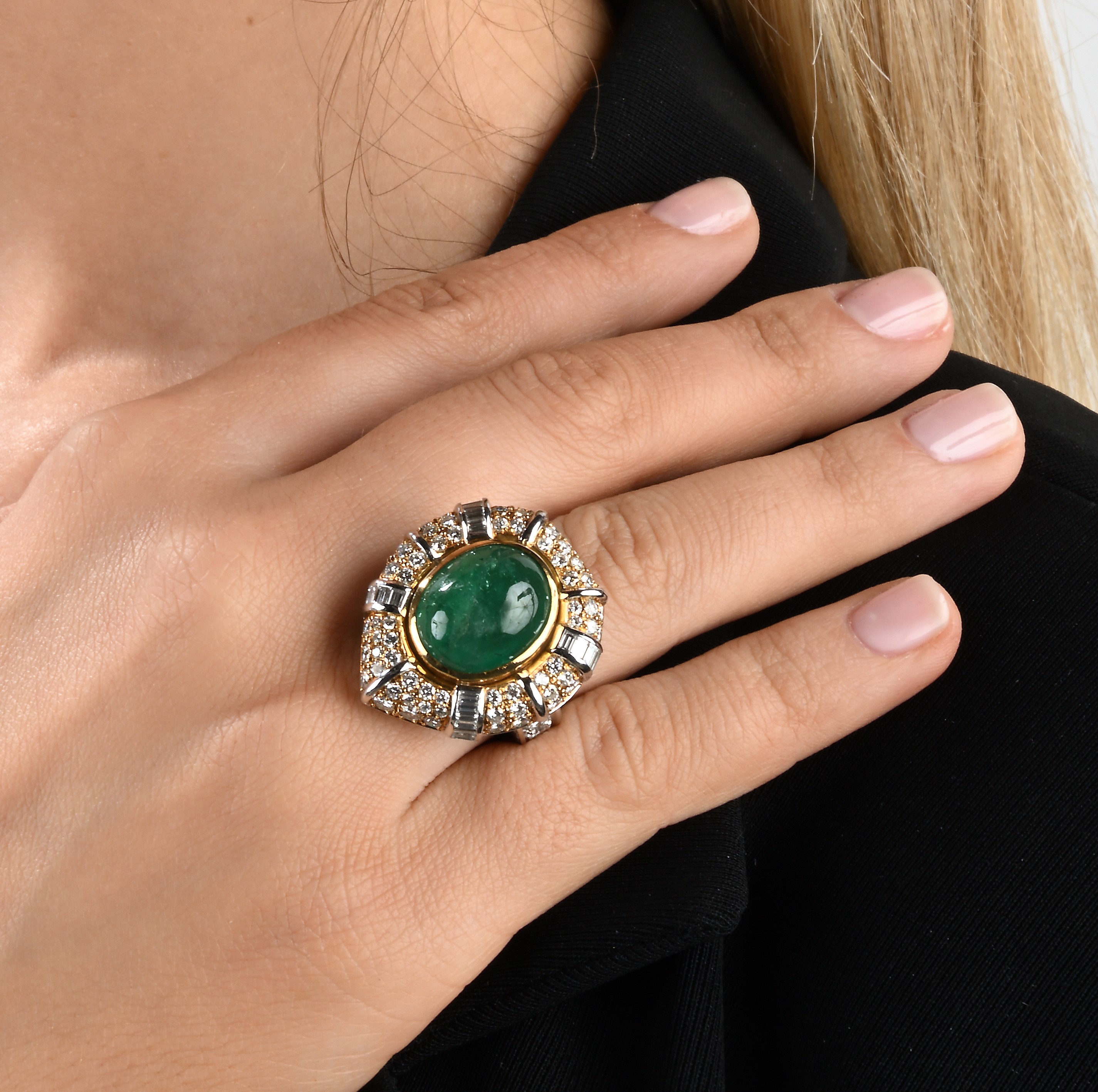 Anello in oro, smeraldo e diamanti