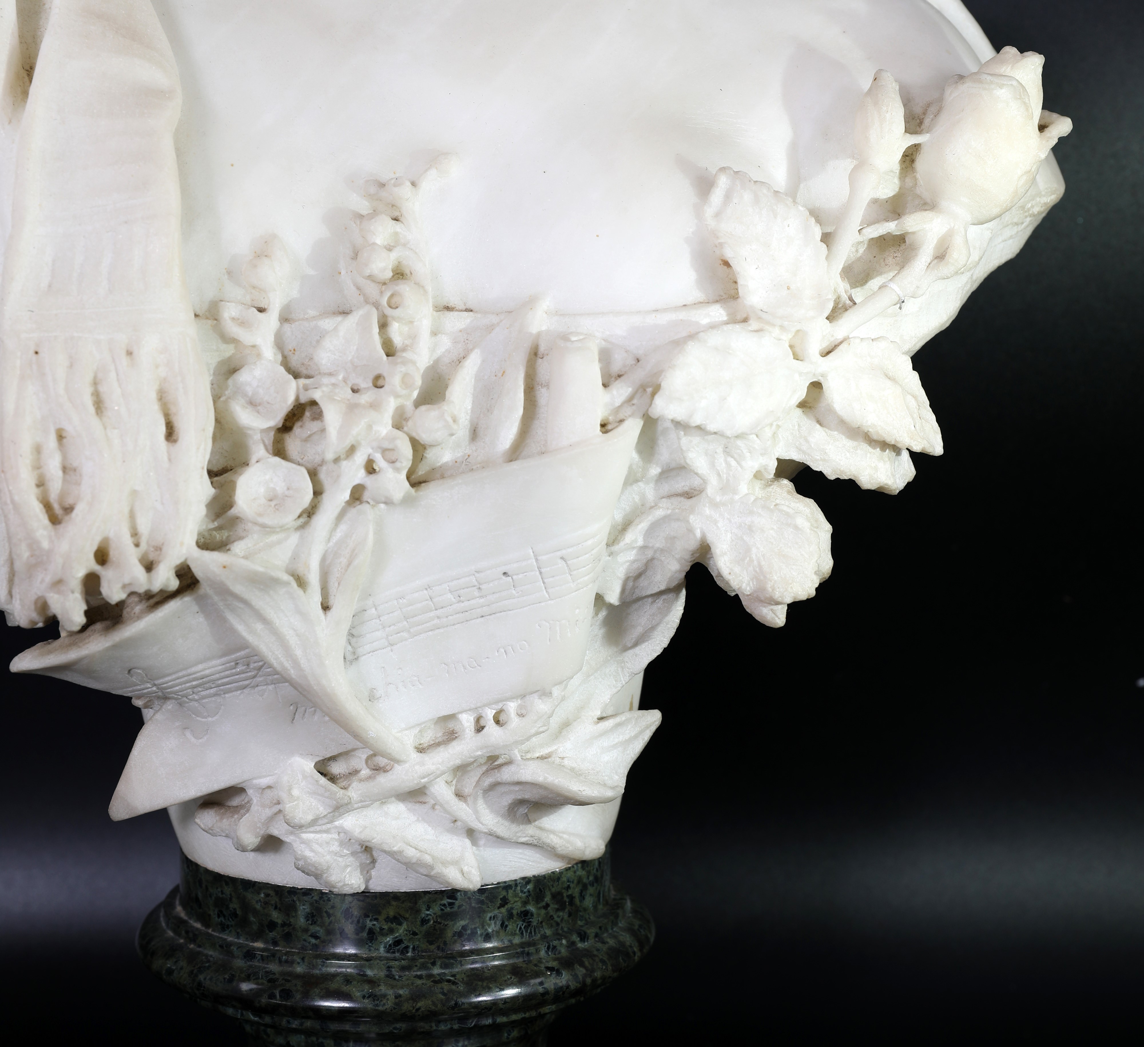Scultore del XIX Secolo - Ritratto di fanciulla come allegoria della musica, marmo bianco