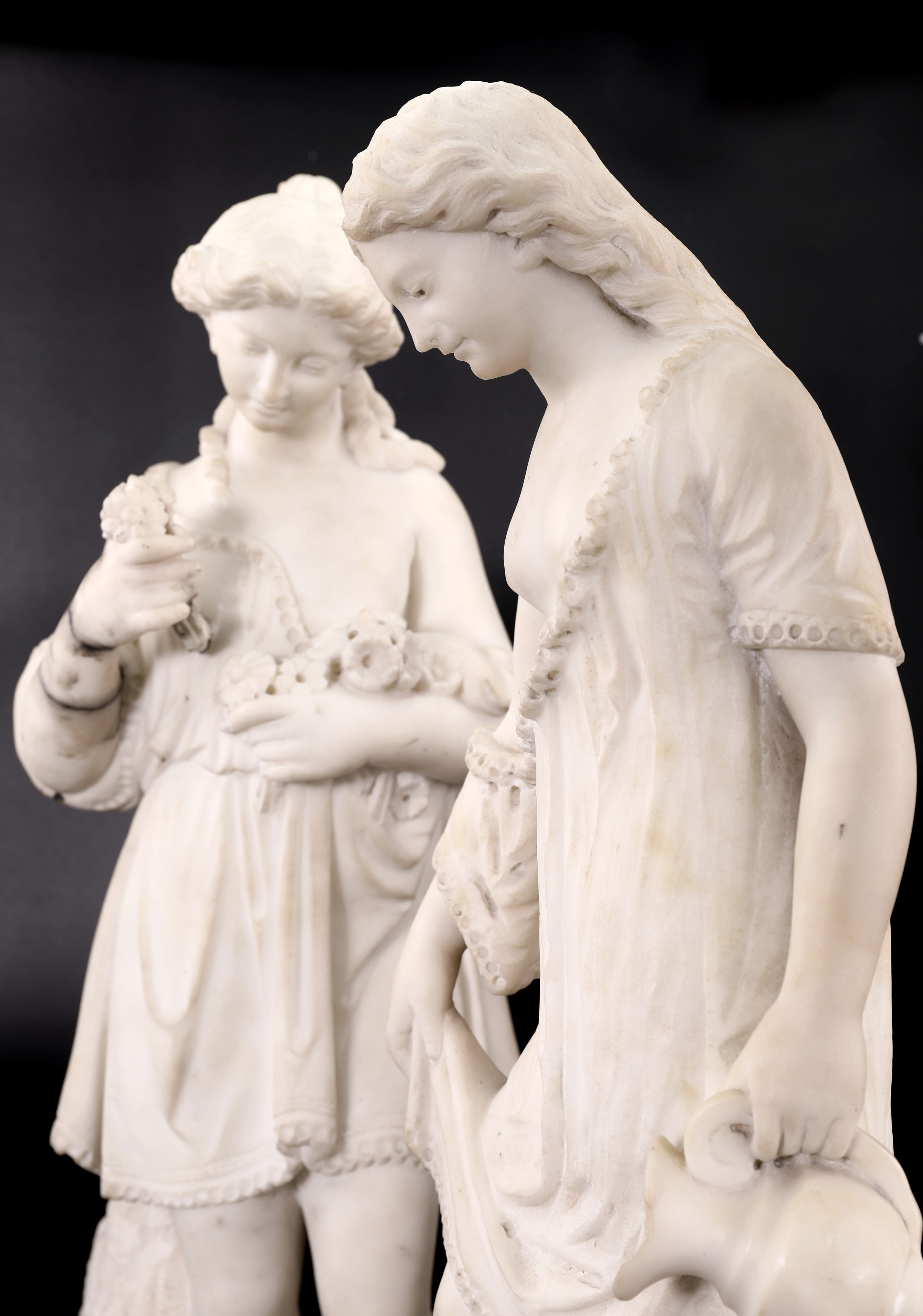 Coppia di sculture, Flora ed Ebe, marmo bianco, inizi del XX secolo