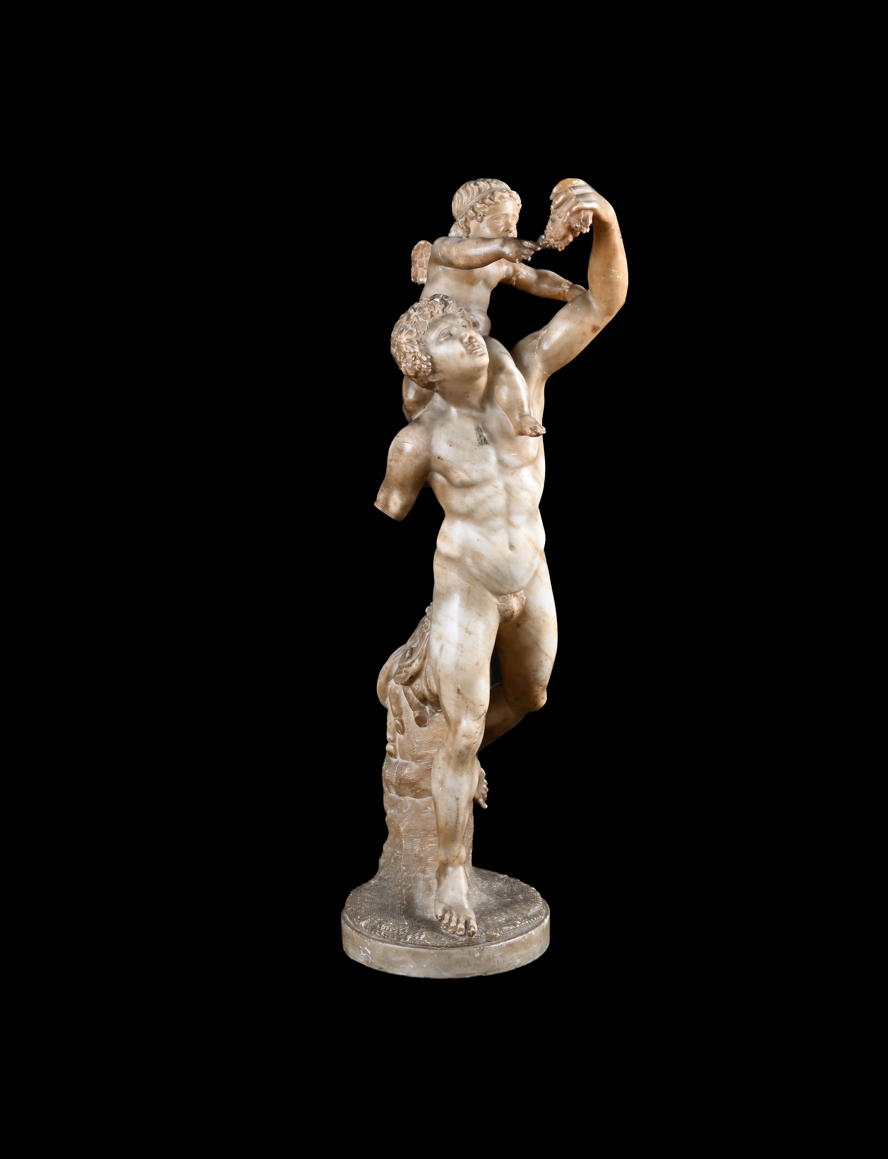 Scultore del XIX Secolo - Bacco sorregge il giovane Cupido sulle spalle, scultura in alabastro