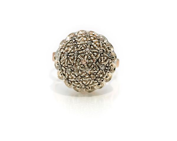 Anello a toppa in oro, argento e diamanti