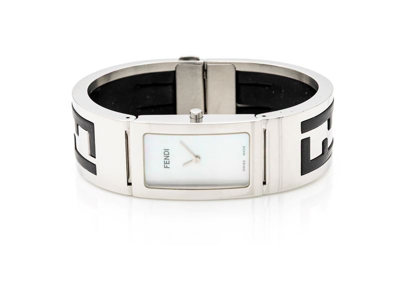 Orologio Fendi in acciaio con bracciale integrato