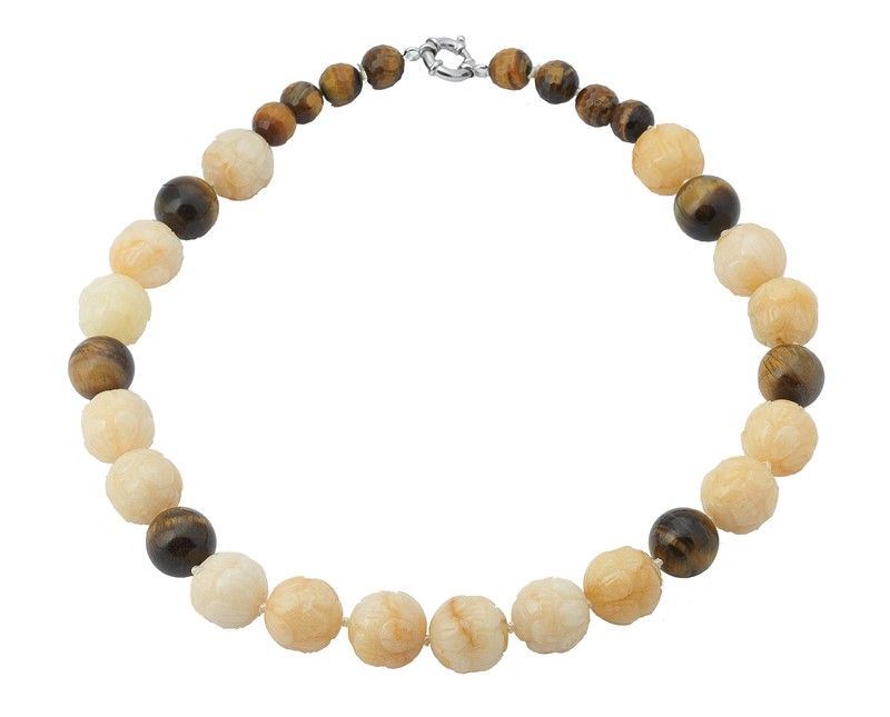 Collana di Giada Incisa