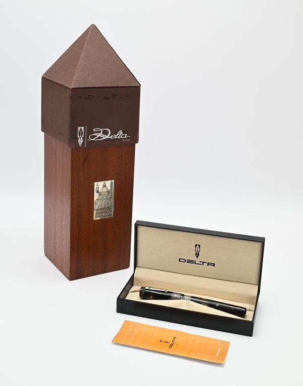 Delta Nazareth 2000 Special Limited Edition - Penna stilografica in celluloide con particolari in argento con piccolo smeraldo sulla clip. In edizione limitata 0017/2.000