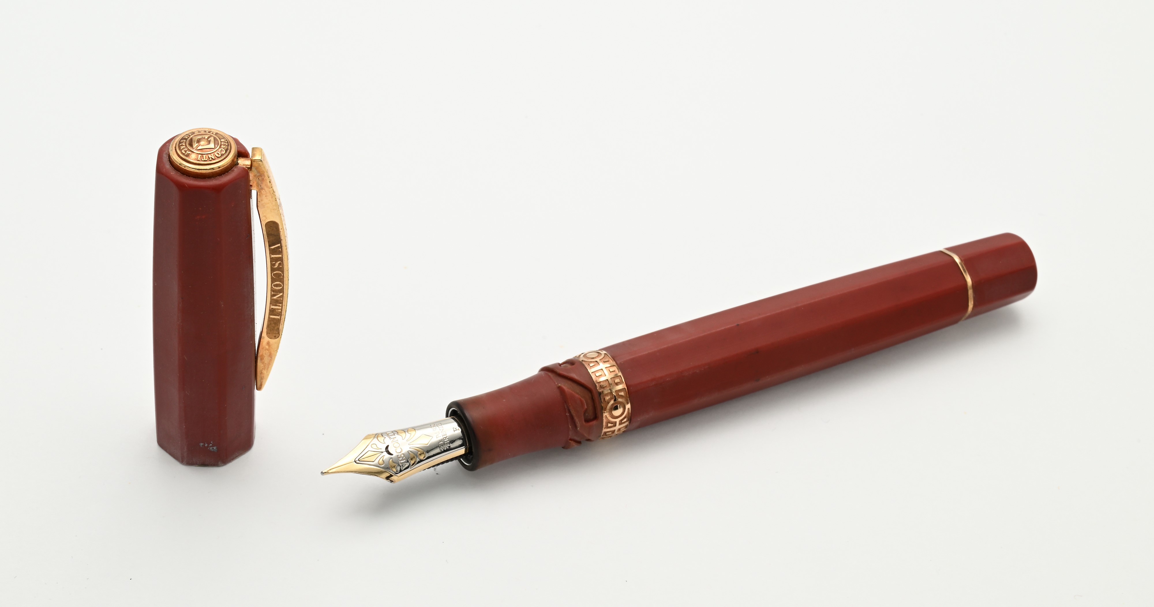 Visconti-Brunelleschi, Penna stilografica in cotto fiorentino con finiture placcate in oro rosa, ...