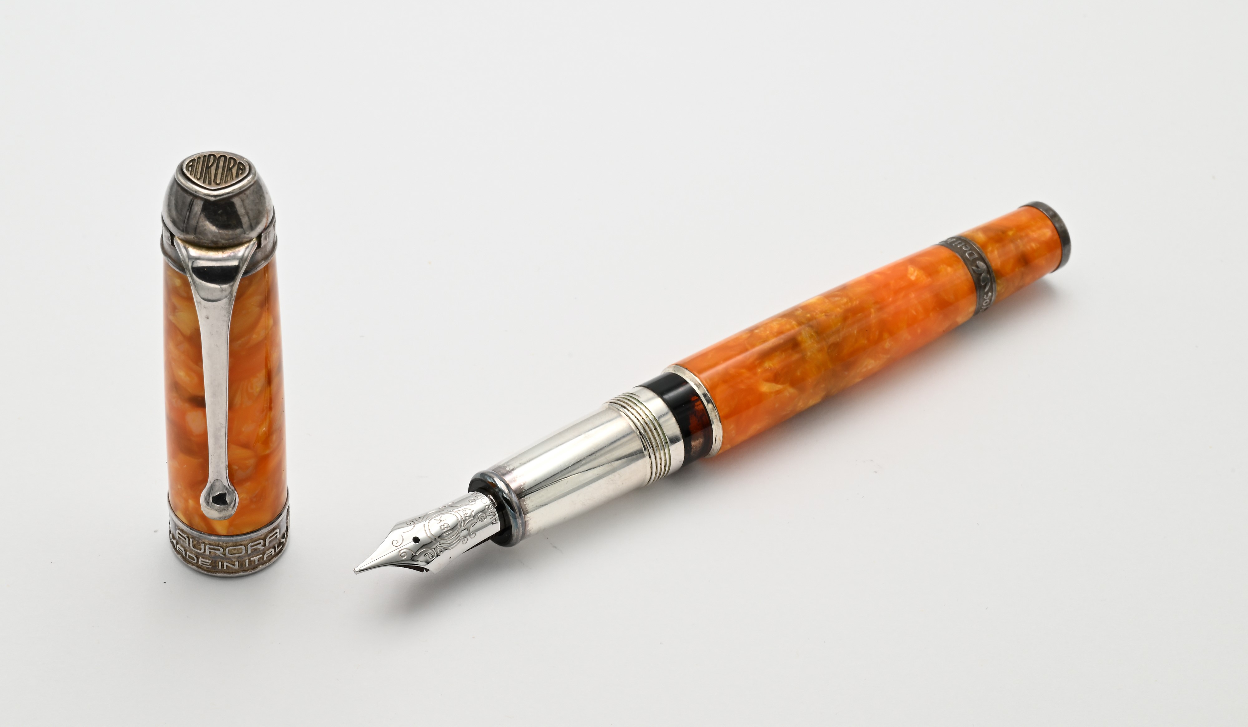 Aurora, Penna stilografica “Mar Ionio” in celluloide ed argento massiccio 925/1000 con pennino M ...